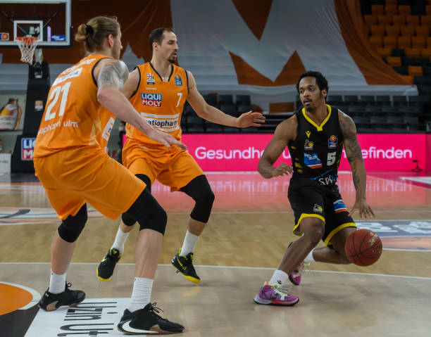 辽宁队凭借 辽宁队凭借