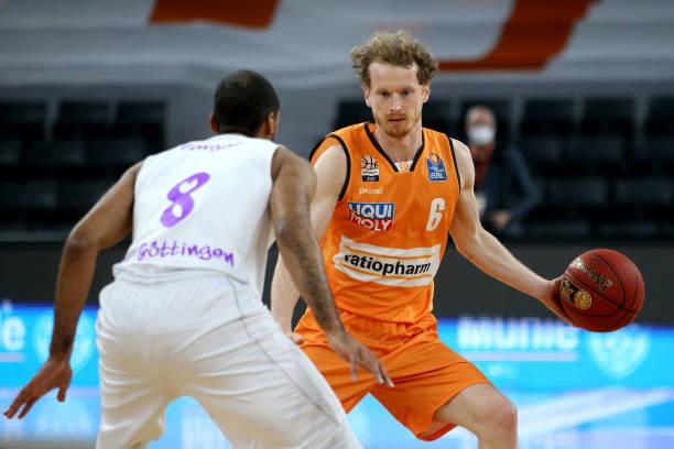 随着时间的 随着时间的